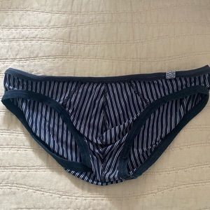 Extremely rare Aussiebum Billy Bikini Brief in black. Size L (fits 30-33) nylon